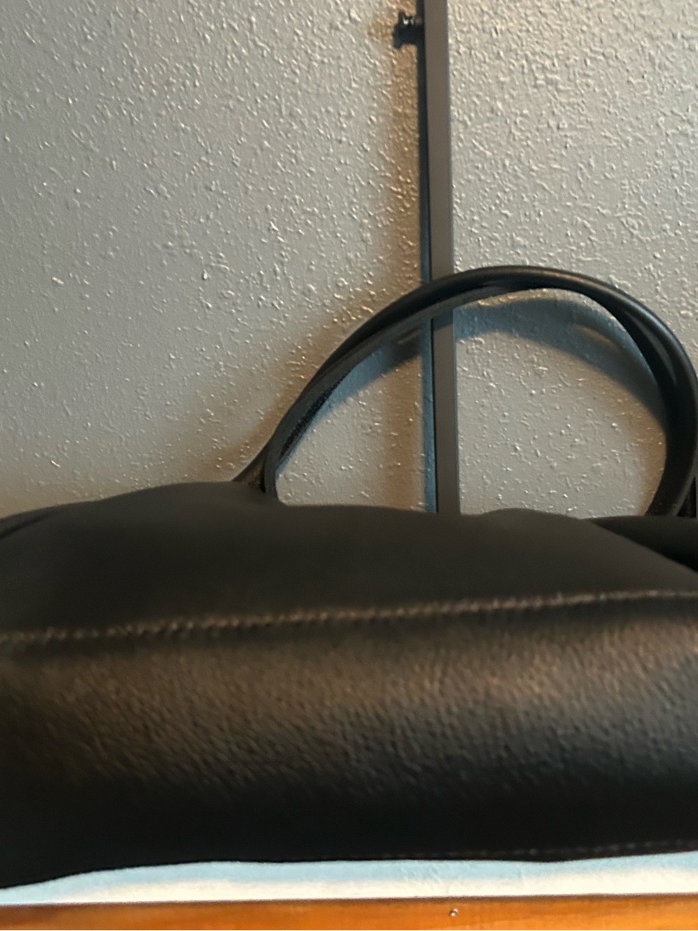 Portland Leather Medium Verona in Pebbled Black - Picture 4 of 7